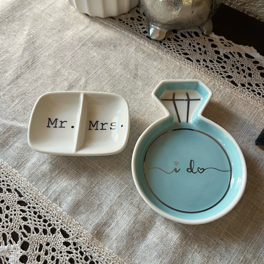 I do mrs and Mr ring holder tray